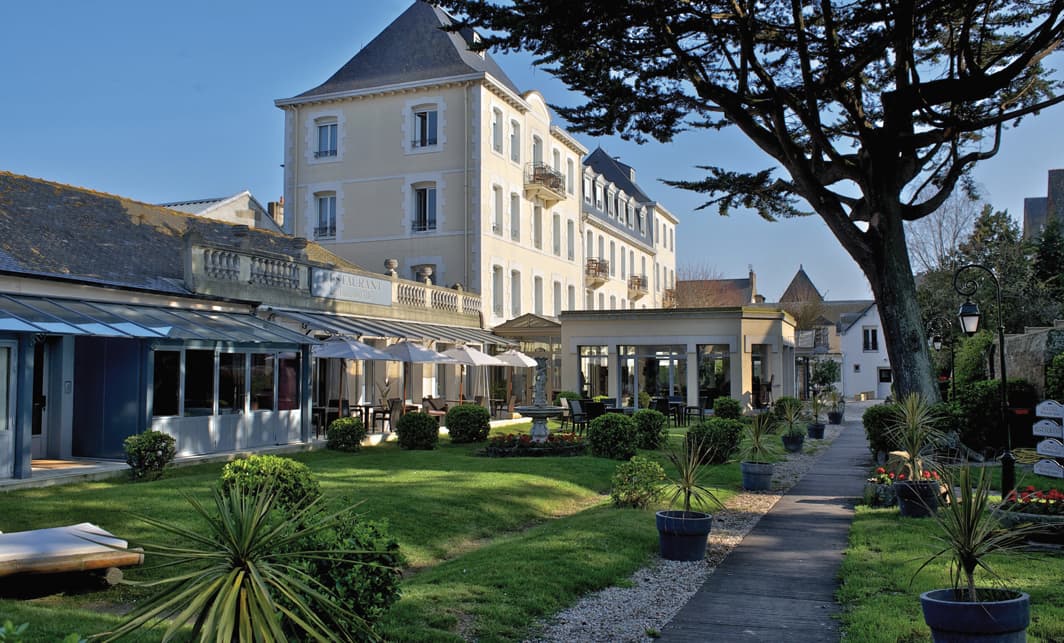 Grand Hôtel de Courtoisville Piscine & Spa